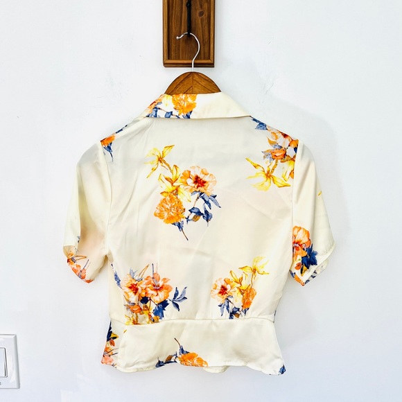 Lulu’s Into the Bliss Cream Floral Print Short Sleeve Crop Top Size SMALL - Picture 6 of 14